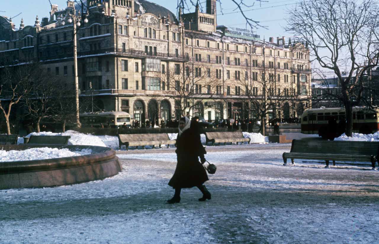 Театральна площа в Москві, на задньому плані – готель «Метрополь»