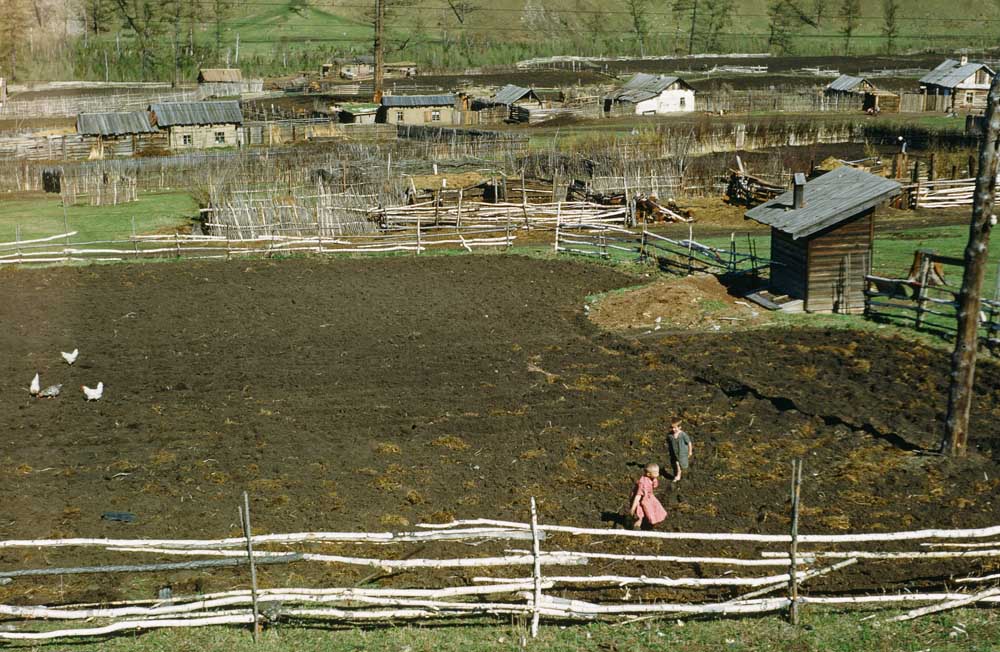 Селянське подвір’я. Місце зйомки невідоме