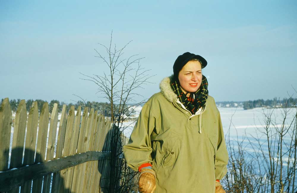 Джен Мангоф, місце невідоме