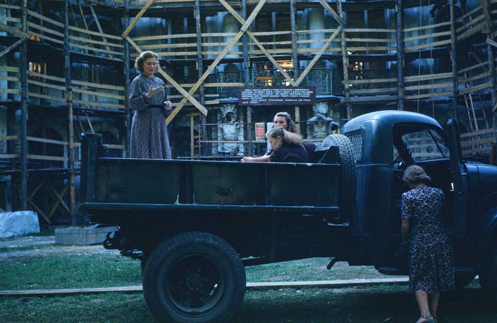 В робочий полудень, місце невідоме