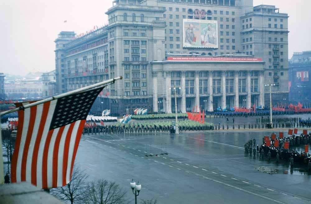 Першотравневий парад на залитій дощем Манежній площі
